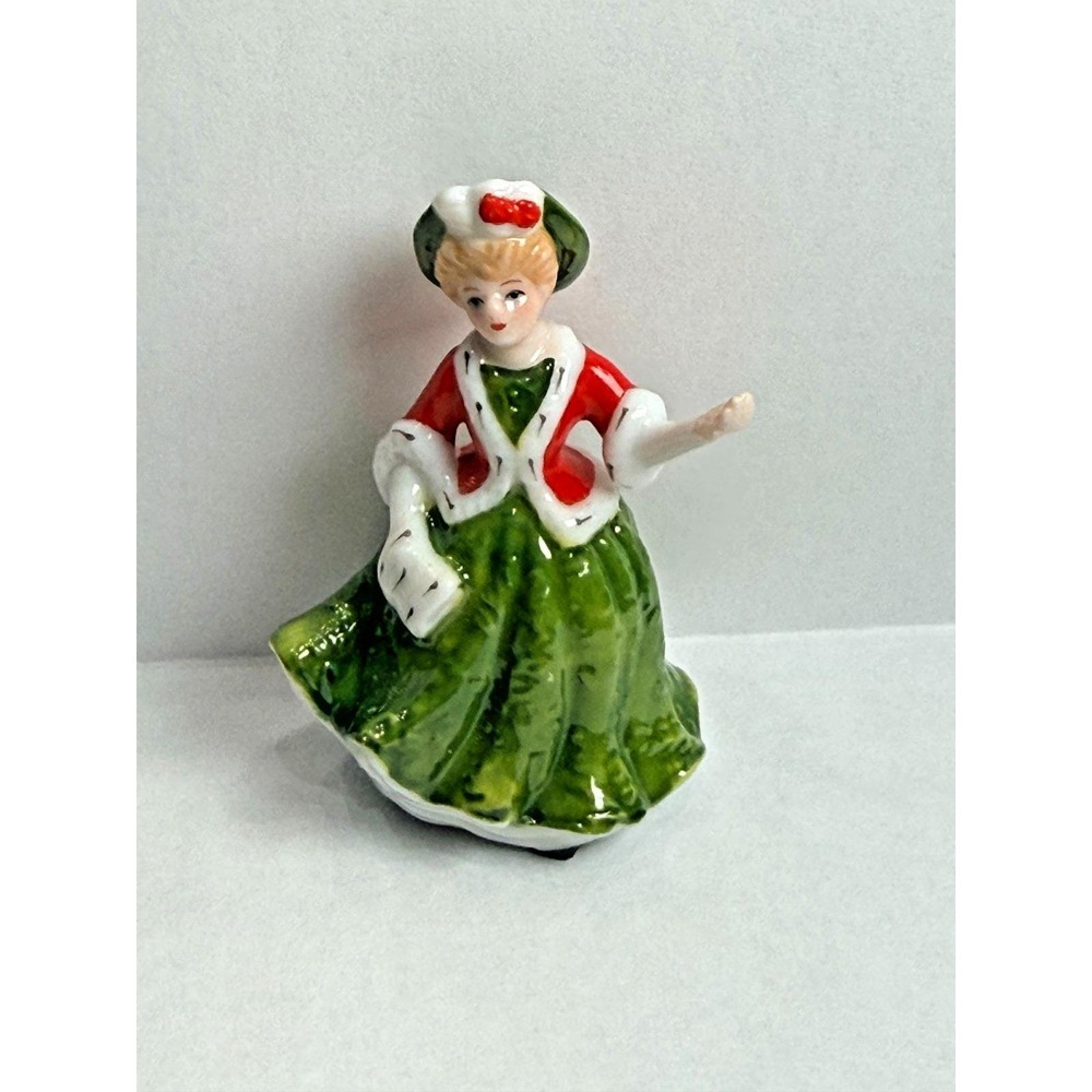Vintage Royal Doulton Yuletide Memories M225 Figurine Miniature